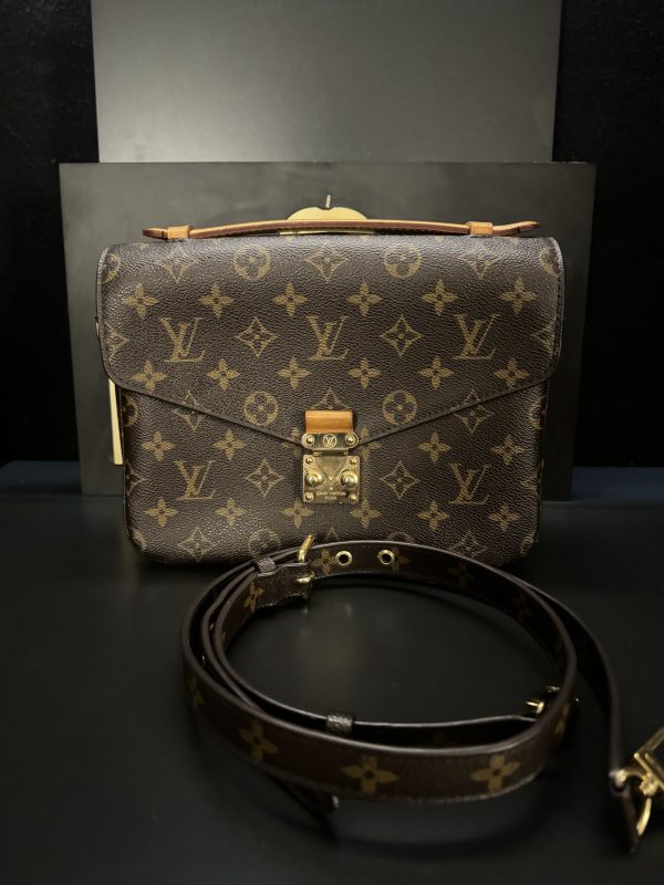 LOUIS VUITTON METIS CLUTCH BAG