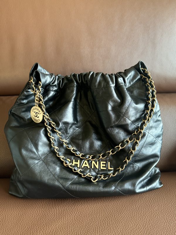 CHANEL 22 MEDIUM