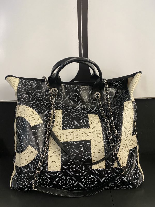 CHANEL SHOPPING CAMELLIA