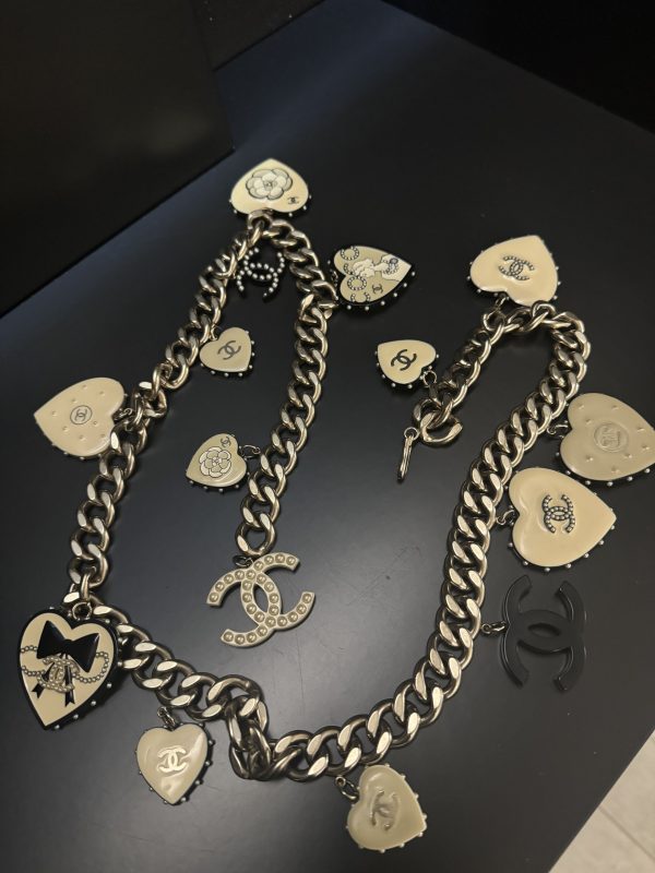 CHANEL BELT NECKLACE HEARTS