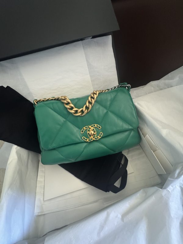 CHANEL 19 SMALL