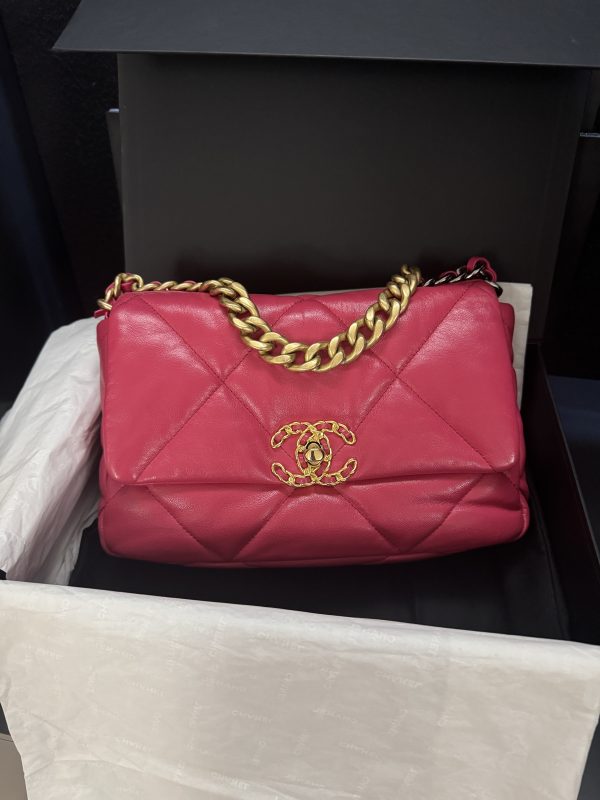 CHANEL 19 SMALL PINK